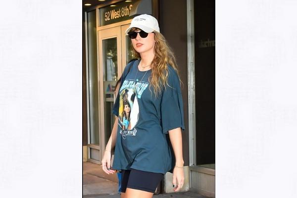 Sehari Sebelum Ulang Tahun Travis Kelce, Taylor Swift Terbang Keluar New York