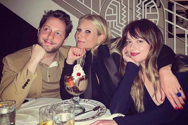 Gwyneth Paltrow Ungkap Menyayangi Dakota Johnson Pacar Mantan Suaminya Chris Martin