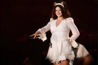Lana Del Rey Dituduh Netizen Gunakan Energi Iblis di Konsernya