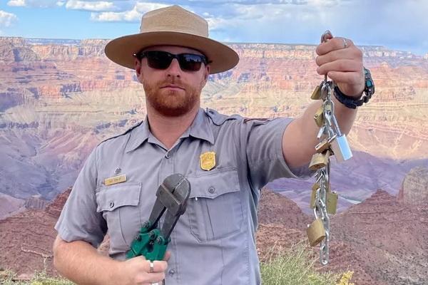 Grand Canyon Minta Pengunjung Stop Gunakan `Gembok Cinta` untuk Melindungi Satwa Liar