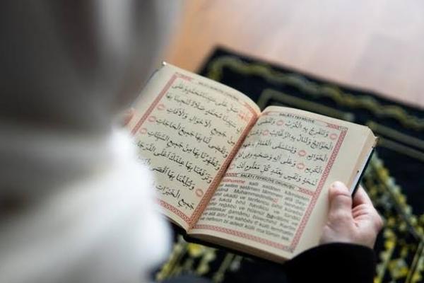 Hafalkan Al-Quran dan Dapatkan Tiga Kemuliaan Ini