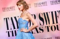 Taylor Swift Jawab Rumor Persahabatan dan Seksualitasnya di Catatan Liner Album 1989