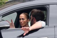 Lagi, Jennifer Lopez dan Ben Affleck Kepergok Tampak Bersitegang di Dalam Mobil