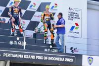 Bamsoet Serahkan Trophy Juara Dunia Moto2 di Sirkuit Pertamina Mandalika