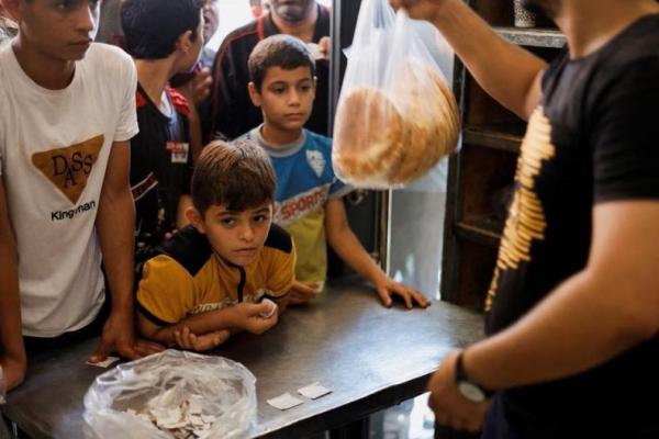 Dalam Gempuran Israel, Gaza Kehabisan Stok Roti dan Air Minum