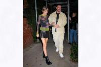 Hot Couple! Taylor Swift dan Travis Kelce tak Malu-malu Lagi Pamer Kemesraan di Depan Umum