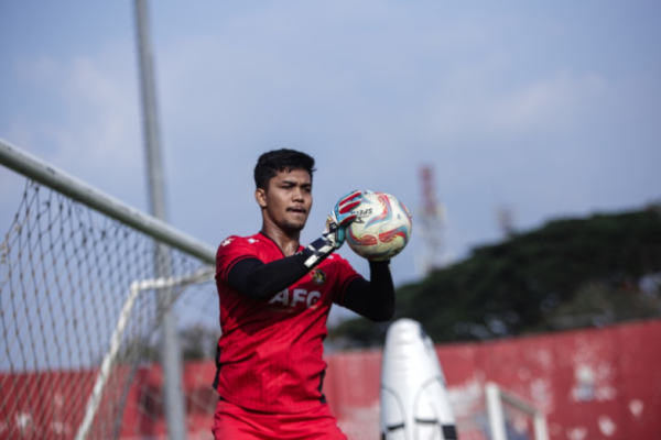 Persik Kediri Boyong Miswar Saputra
