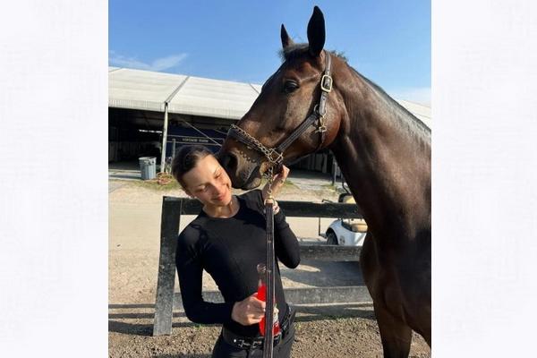 Cita-citanya Kandas Jadi Atlet Berkuda, Bella Hadid Pacaran dengan Seorang Koboy