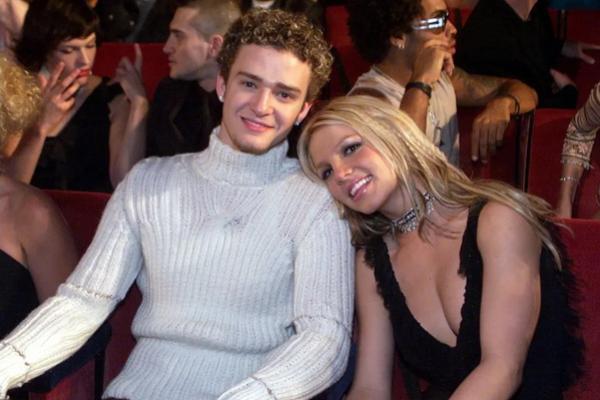Britney Spears Telepon Justin Timberlake di Malam Sebelum Pernikahannya dengan Kevin Federline. (FOTO: GETTY IMAGE) 