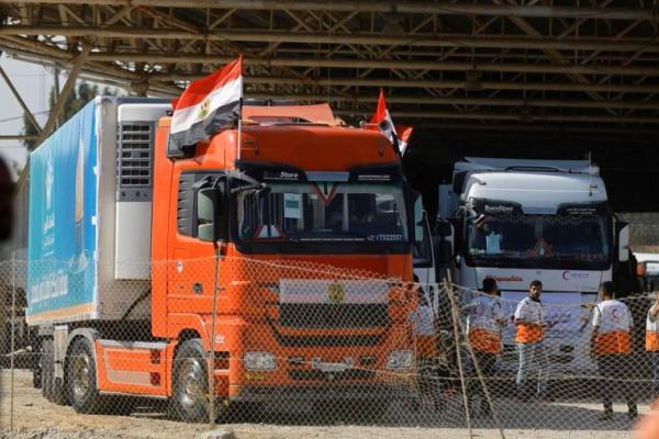 Akhirnya Konvoi Pertama Truk Bantuan Memasuki Jalur Gaza dari Mesir