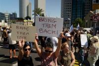 Apa yang Kita Ketahui Tentang Tawanan Israel yang Ditangkap Hamas dan Pembebasan Mereka?