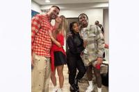 Rayakan Kemenangan Chiefs, Taylor Swift Beri Ciuman Manis di Pipi Travis Kelce