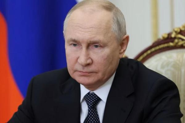 Presiden Rusia Vladimir Putin memimpin pertemuan dengan anggota Dewan Keamanan melalui tautan video di Kremlin di Moskow, Rusia 20 Oktober 2023. Sputnik via Reuters 