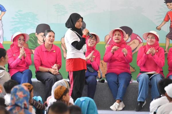 Iriana Jokowi-Lilik Umi Nashriyah Galakkan Gerakan CTPS di Surabaya