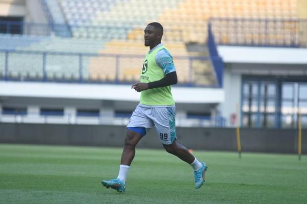 Misi Sulit Levy Madinda, Akhiri Putaran Pertama Liga 1 dengan Kemenangan Persib