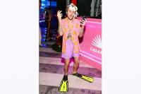 Hadiri Pesta Halloween Casamigos, Justin Bieber Pakai Snorkel dan Sepatu Sirip