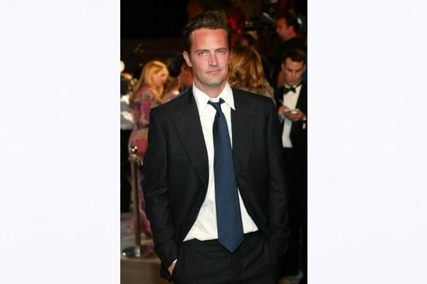 Matthew Perry Bagikan Foto Terakhir saat Berendam di Air Hangat Jacuzzi