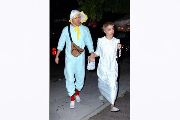 Zoe Kravitz Mengenakan Cincin Pertunangan dari Channing Tatum ke Pesta Halloween Kendall Jenner