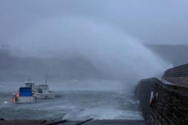 Badai Ciaran Melanda Eropa Utara, Tewaskan Satu Orang di Prancis