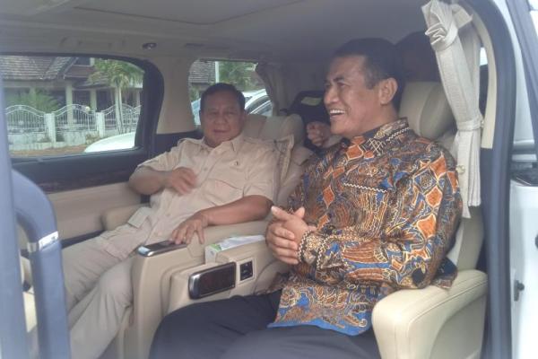 Tiba di Makassar, Prabowo Subianto Disambut Tokoh Sulsel 