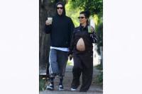 Kourtney Kardashian dan Travis Barker Menyambut Bayi Laki-laki Pertama Bersama