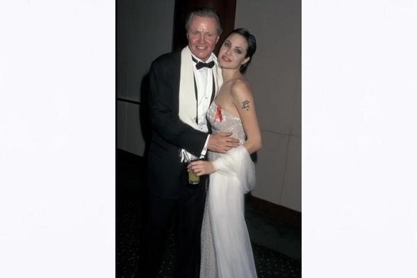 Bela Rakyat Palestina, Angelina Jolie Dikecam Sang Ayah Jon Voight
