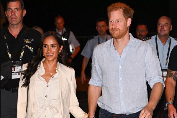 Pangeran Harry Beri Petunjuk Kemungkinan Ia dan Meghan Markle Kembali ke Inggris. (FOTO: SPLASH NEWS) 