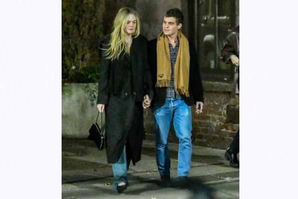 Putus dari Max Minghella, Elle Fanning Move On dengan CEO Rolling Stone Gus Wenner
