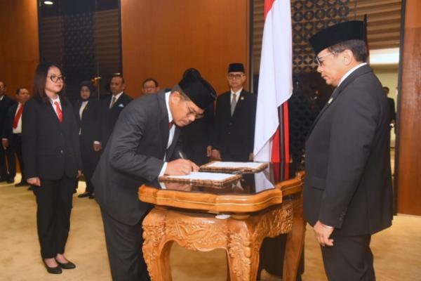 Lantik 11 Pejabat, Sekjen DPR RI: Mutasi Bukan Sekadar Pindah Posisi
