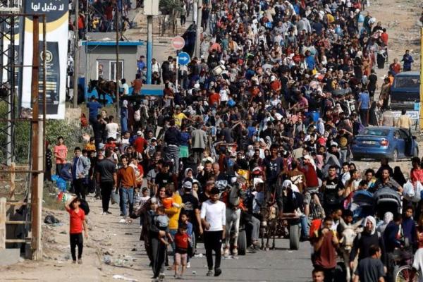 Pasukan Israel Dekati RS Gaza, Warga Diminta Mengungsi dengan Jalan Kaki
