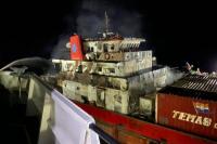 Kapal KPLP Berhasil Padamkan Kebakaran Kapal LCT Marina Bay