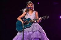 Usai Manggung Eras Tour Argentina, Taylor Swift Bergegas Peluk Travis Kelce