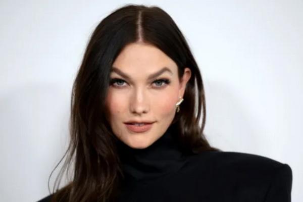 Beli iD Magazine, Supermodel Karlie Kloss Jadi Bos Media. (FOTO: GETTY IMAGE)