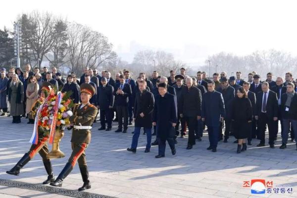 Kembangkan Rudal Baru, Menteri Sumber Daya Rusia Kunjungi Korea Utara