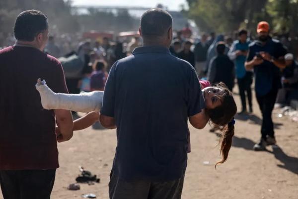 Mengerikan, Puluhan Orang Tewas dalam Serangan Israel di Kamp dan Sekolah