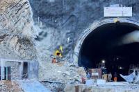 Sembilan Hari Terjebak Terowongan Runtuh, 41 Pekerja India Dikabarkan Aman