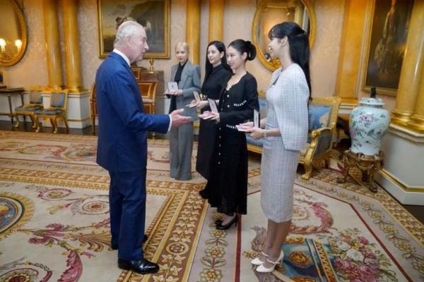Band K-Pop BLACKPINK Terima Medali Kehormatan dari Raja Charles Inggris
