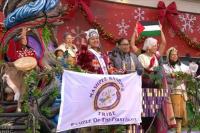 Parade Hari Thanksgiving, Suku Indian Amerika Kibarkan Bendera Palestina
