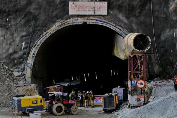 Selamatkan 41 Pekerja Terowongan, Tim Penyelamat India Temui Hambatan