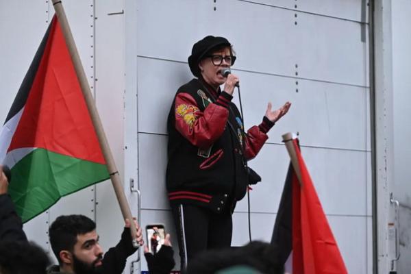 Putra Susan Sarandon Mohon Dukungan untuk Ibunya Tanpa Sertakan Video Seksi Masa Lalu