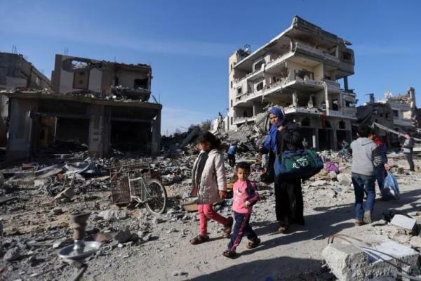 Manfaatkan Gencatan Senjata, Warga Gaza Bersihkan Puing-puing Rumah