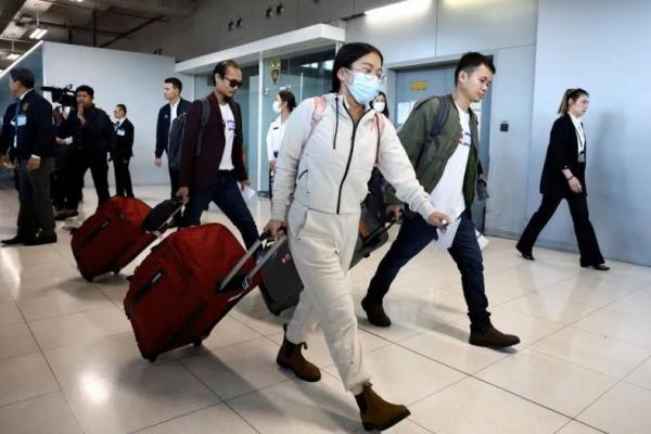 Sandera Gaza Gelombang Pertama Tiba di Thailand, Berdoa untuk Rekan Kerja yang Meninggal