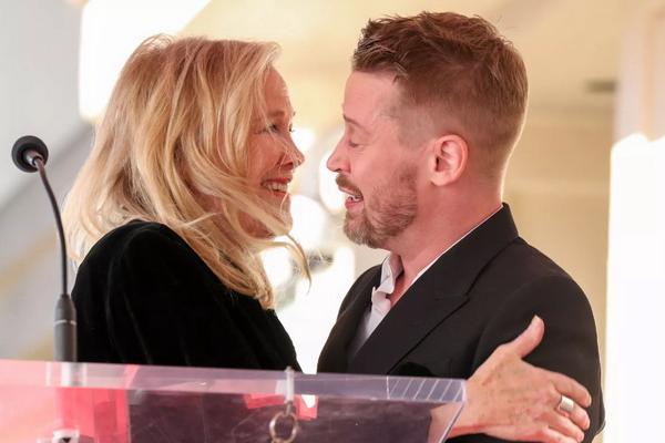 Momen Haru Macaulay Culkin Usap Air Mata `Ibunya` Catherine O`Hara di Film Home Alone
