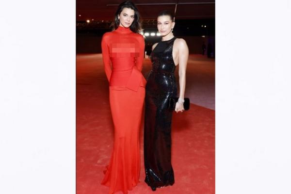 Pesona Gaun Melantai Kendall Jenner dan Hailey Bieber di Academy Museum Gala