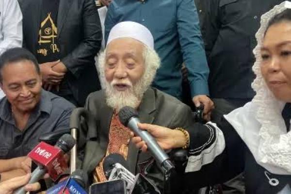 Datangi Markas TPN, Kiai Karismatik Abuya Muhtadi Dukung Ganjar-Mahfud