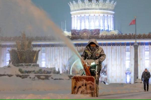 Suhu di Siberia Turun hingga Minus 50 Celcius, Rekor Salju Menyelimuti Moskow
