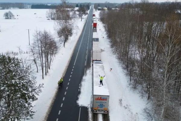 Blokade Pengemudi Truk Polandia Hambat Bantuan Militer Sukarela Ukraina