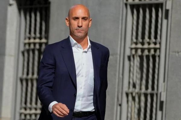 Sebelum Jenni Hermoso, Luis Rubiales juga Mencium Paksa Pemain Sepak Bola Wanita Inggris