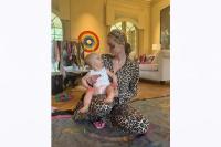 Paris Hilton Ungkap Alasan Mengapa Ia Melahirkan Dua Anak Lewat Ibu Pengganti