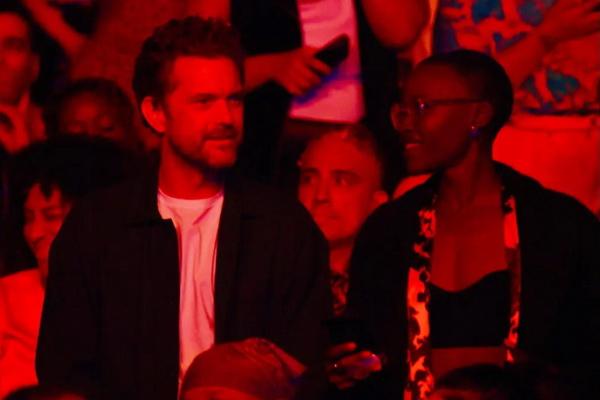 Romansa Baru, Joshua Jackson dan Lupita Nyong`o Saling Berpegangan Tangan